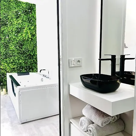 Apartment In The Avec Jacuzzi Privatif - Hyper Centre Montpellier