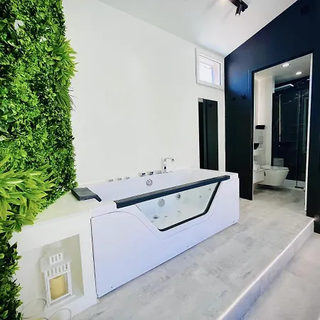 Apartment In The Avec Jacuzzi Privatif - Hyper Centre Montpellier