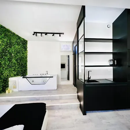 Apartment In The Avec Jacuzzi Privatif - Hyper Centre Montpellier