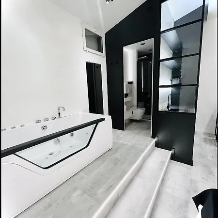 In The Avec Jacuzzi Privatif - Hyper Centre * Montpellier