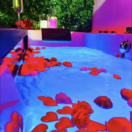 In The Avec Jacuzzi Privatif - Hyper Centre Montpellier
