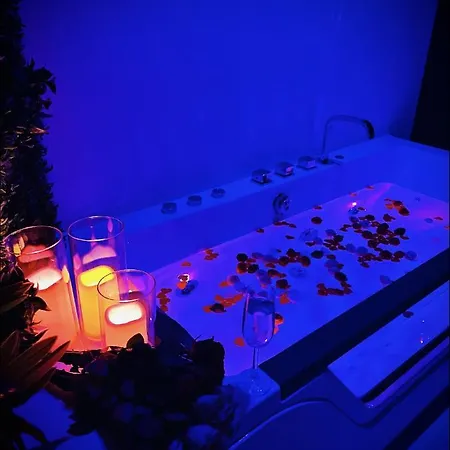 In The Avec Jacuzzi Privatif - Hyper Centre *