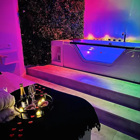 Apartment In The Avec Jacuzzi Privatif - Hyper Centre *