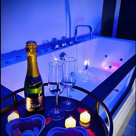 Apartment In The Avec Jacuzzi Privatif - Hyper Centre Montpellier