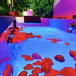 In The Avec Jacuzzi Privatif - Hyper Centre Монпелье