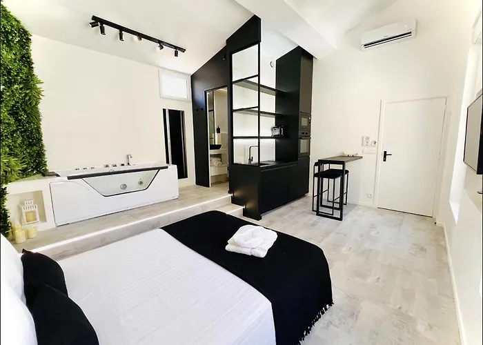 Apartment In The Avec Jacuzzi Privatif - Hyper Centre *