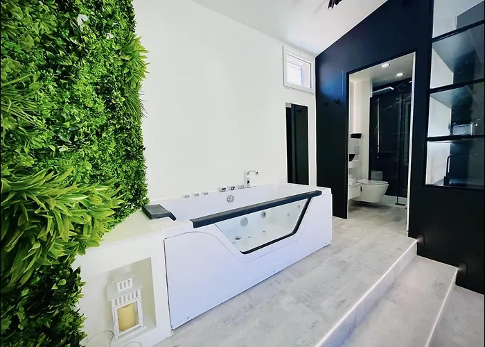 Apartment In The Avec Jacuzzi Privatif - Hyper Centre Montpellier