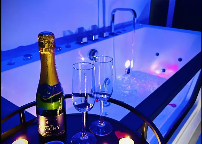 Apartment In The Avec Jacuzzi Privatif - Hyper Centre Montpellier